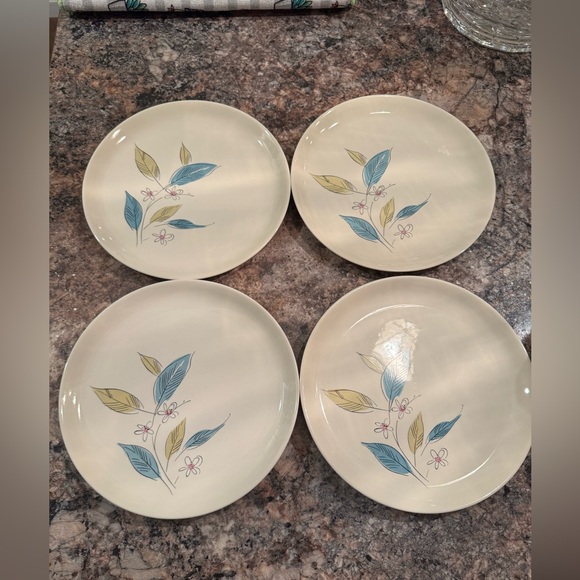 Vintage Salem China Company dinnerware in the "Biscayne" pattern - Picture 4 of 16